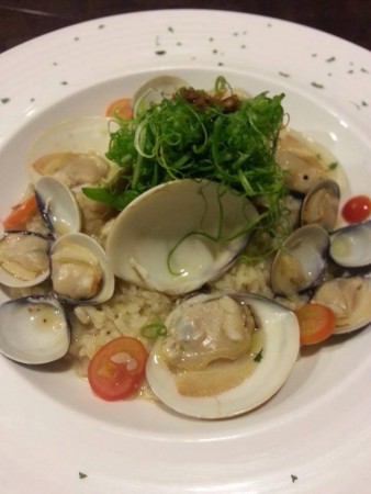 蔥香巨無霸蛤蠣燉飯