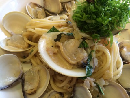 蔥香巨無霸蛤蠣義大利麵